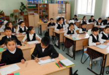 Казахстанцев удивила WhatsApp-рассылка о штрафах за прогулы школьников Школьники младших классов