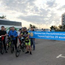 В ЮКО прошел велопробег «Билерге тағзым»