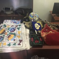 На границе с Узбекистаном пресечен провоз крупной партии сувенирной продукции