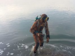 Спасатели работают на Сырдарье