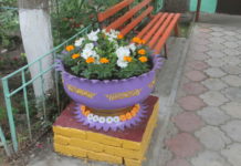 Вазоны из автомобильных покрышек устанавливают в Шымкенте