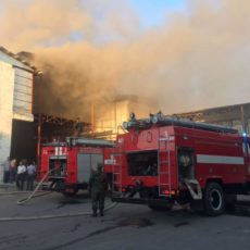 В Шымкенте сгорели торговые павильоны на крупном оптовом рынке