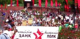 В Шымкенте люди вышли на «Бессмертный полк», который прошел 8 мая