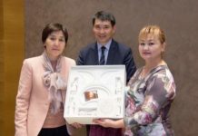 Министр здравоохранения Тамара Дуйсенова встретилась с ВИЧ-инфицированными детьми из ЮКО