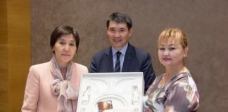 Министр здравоохранения Тамара Дуйсенова встретилась с ВИЧ-инфицированными детьми из ЮКО