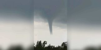 В ЮКО жители Ленгера зафиксировали смерч