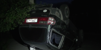 В центре Шымкента в результате ДТП перевернулась легковушка