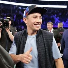 Альварес без боя отдал чемпионский пояс Головкину