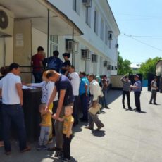 В Шымкенте горожане надеялись получить 10 соток прямо в акимате
