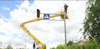 На печально известном пешеходном переходе в Шымкенте устанавливают светофор