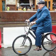 Владимир Жириновский на велосипеде
