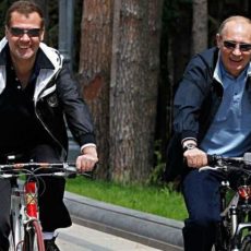 Путин и Медведев на велосипедах