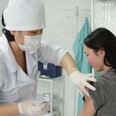 До вакцинации девочек осталось четыре месяца