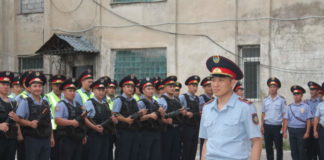 На номер WhatsApp местной полиции Шымкента поступило 353 сообщения