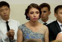 Выпускники Шымкента прощаются со школой