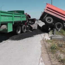 Столкнулись два КамАЗа