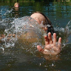За двое суток в ЮКО утонули трое детей дети без присмотра на воде