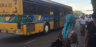 В Шымкенте под пассажирский автобус попала женщина