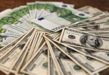 Курс доллара на 19 октября. Тенге сдает позиции