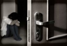 Пропавшую в Шымкенте девочку вернули домой родители ее знакомого