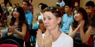 За отличное знание английского 60 шымкентцев получили сертификаты