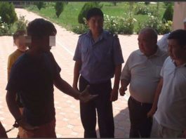 В Казыгурте наемные работники напали с ножом на хозяина