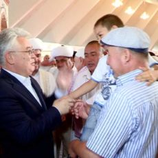 Мусульман Шымкента с праздником Ораза айт поздравили акимы