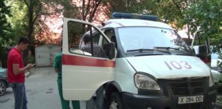 В Шымкенте второй раз за сутки спасают мужчину от суицида Скорая помощь