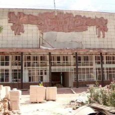 В бывшем кинотеатре имени Сейфуллина в Шымкенте идет капитальный ремонт