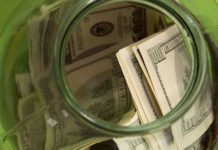 Казахстанцы перестали добровольно откладывать на пенсию