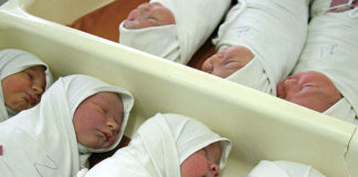 В Казахстане новорожденным наденут идентификационные браслеты