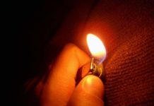 Мужчину, угрожавшего поджечь себя, спасли