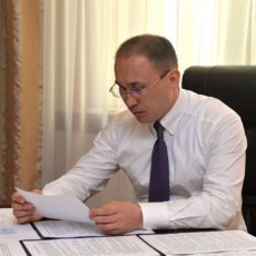 Министр информации РК прокомментировал введение нормы о временной регистрации