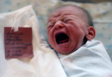 Что получит в подарок малышка, рожденная в торговом центре