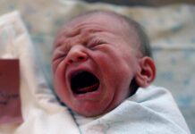 Ювелирная точность: в Шымкенте спасли зрение младенцу-крохе Иллюстративное фото