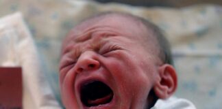 Ювелирная точность: в Шымкенте спасли зрение младенцу-крохе Иллюстративное фото