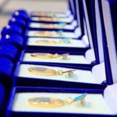 Отличников школ будут поощрять денежными премиями