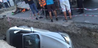 В машине виновника смертельного ДТП обнаружено оружие ДТП на Кунаева-Гани Иляева. Кабриолет BMW сбил рабочих