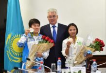 Аким ЮКО подарил Жазире Жаппаркул Land Cruiser 200