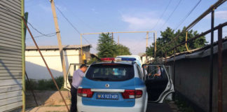 В Шымкенте обнаружили повешенного на заборе мужчину (18+)