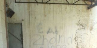 ОТКРЫТЫЙ АКИМАТ: дворники не вывозят мусор, а разметают по углам