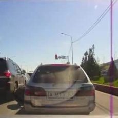 В Шымкенте однорукий инвалид-попрошайка показал вторую руку