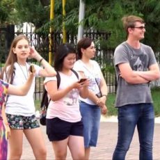Абай Кунанбаев в Шымкенте стал центром молодежной тусовки