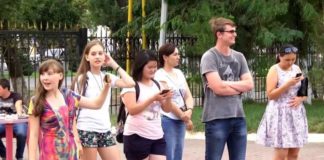 Абай Кунанбаев в Шымкенте стал центром молодежной тусовки