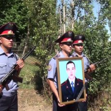 В акимате ЮКО разъяснили ситуацию с компенсацией семье полицейского, погибшего во время теракта в Алматы