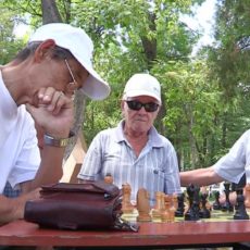Ветеранский клуб шахматистов привлекает и более молодых игроков