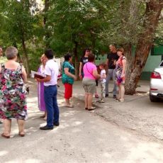 В Шымкенте жители протестуют против строительства новой парковки