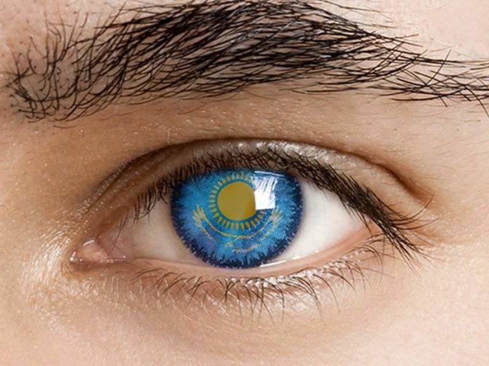глаз с казахстанским флагом