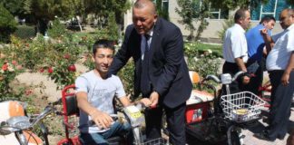 Электронные инваколяски на солнечных батареях получили инвалиды в Кентау ЮКО