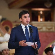 Аким Шымкента Габидулла Абдрахимов поздравил пожилых людей города
